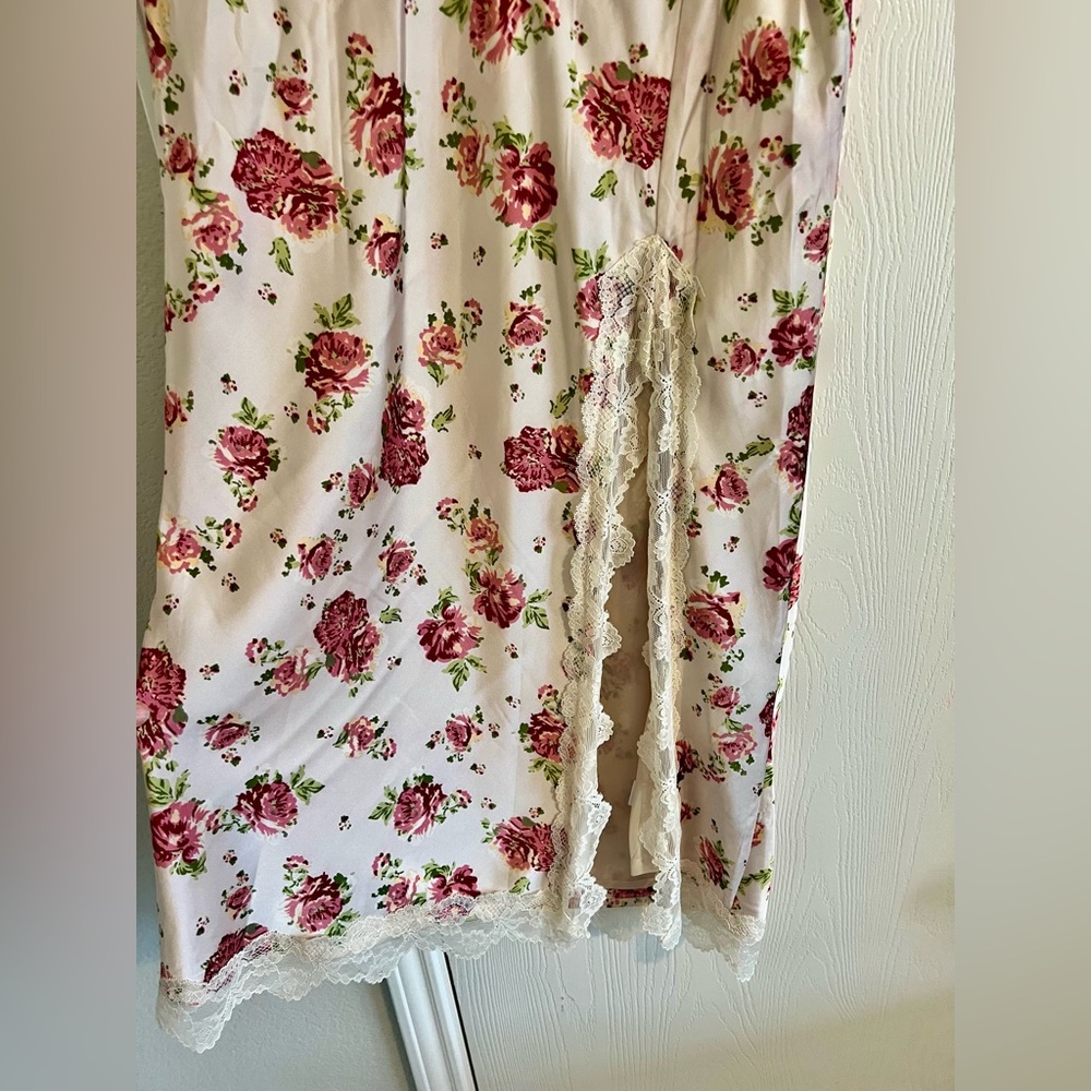 Pale Pink Colored Satin and Lace Floral Midi Skirt - Picture 5 of 9